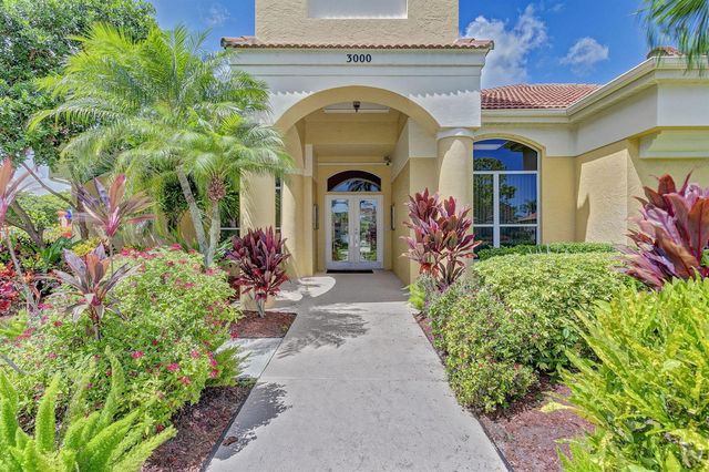 8021 Via Hacienda, Riviera Beach, FL 33418