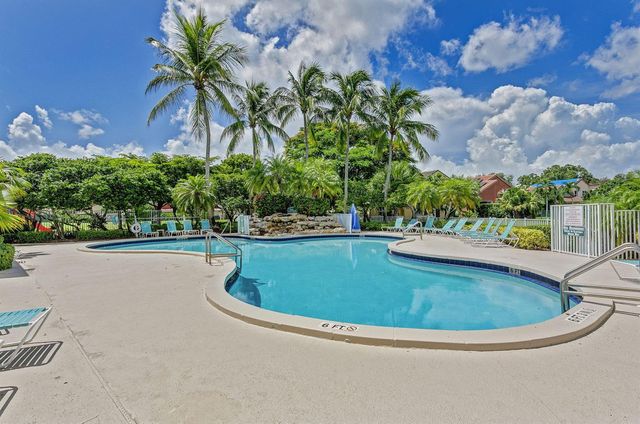 8021 Via Hacienda, Riviera Beach, FL 33418
