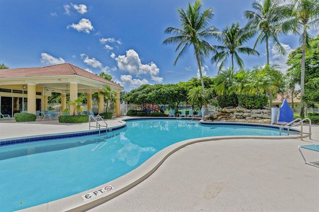 8021 Via Hacienda, Riviera Beach, FL 33418