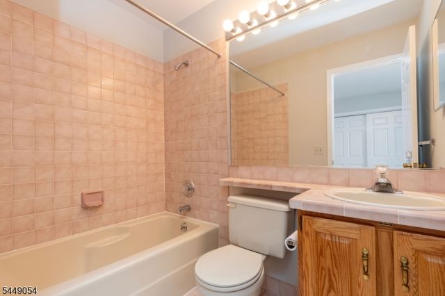 7 Dorset Ln, Bedminster Twp., NJ 07921