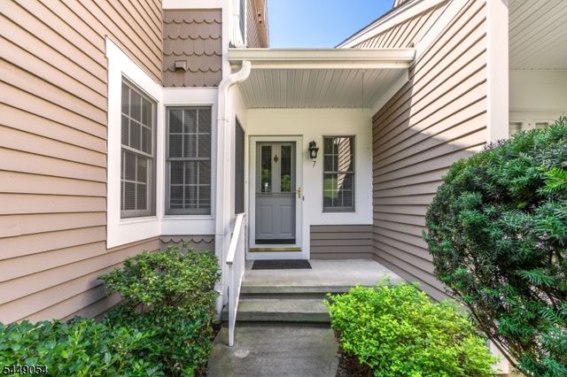 7 Dorset Ln, Bedminster Twp., NJ 07921