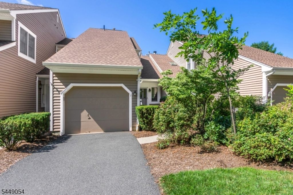 7 Dorset Ln, Bedminster Twp., NJ 07921