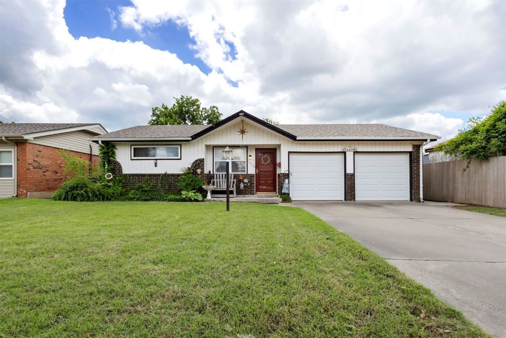 1318 Lakecrest Drive, Norman, OK 73071