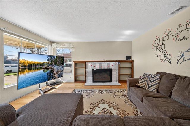 4137 E Cornell Avenue, Fresno, CA 93703