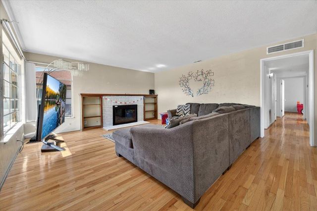 4137 E Cornell Avenue, Fresno, CA 93703