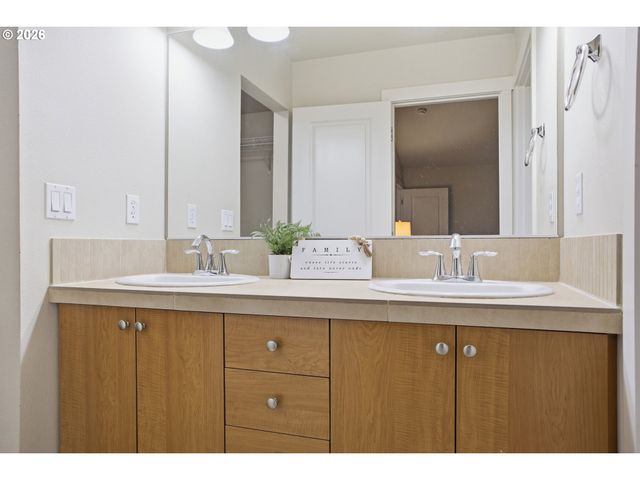 7838 Se SPORRI Ln, Milwaukie, OR 97267