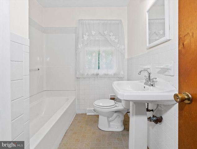 40 LYRIC DR, Newark, DE 19702