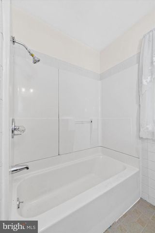 40 LYRIC DR, Newark, DE 19702