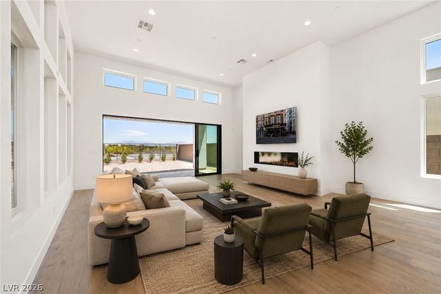 10950 Rossa Peak Avenue, Las Vegas, NV 89135