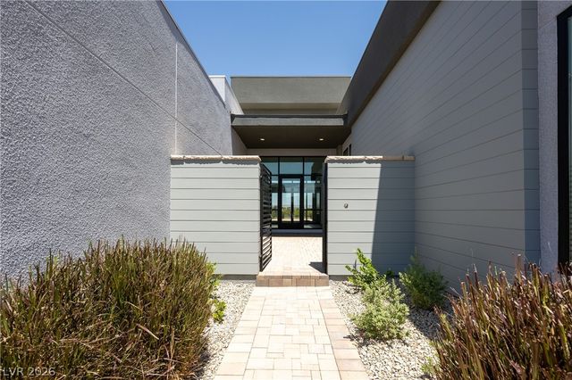 10950 Rossa Peak Avenue, Las Vegas, NV 89135