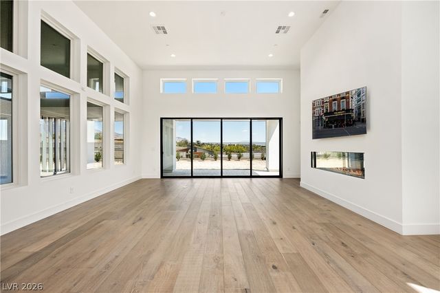 10950 Rossa Peak Avenue, Las Vegas, NV 89135