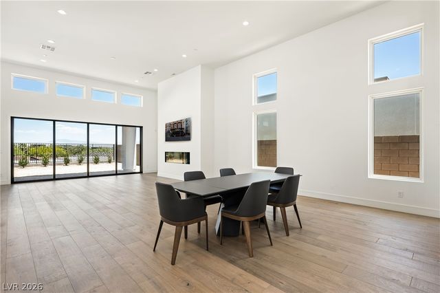 10950 Rossa Peak Avenue, Las Vegas, NV 89135