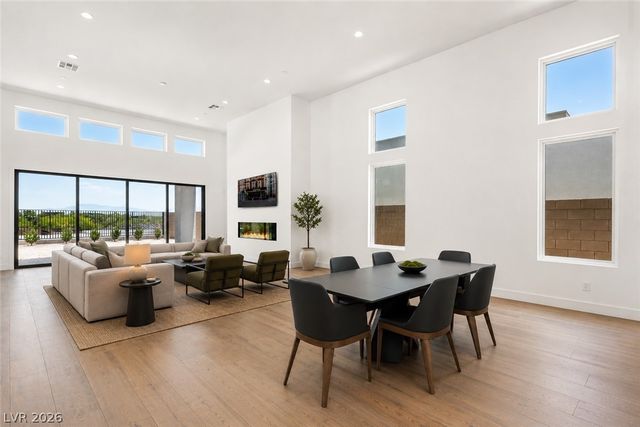 10950 Rossa Peak Avenue, Las Vegas, NV 89135