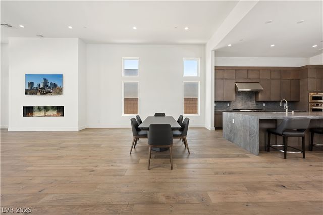 10950 Rossa Peak Avenue, Las Vegas, NV 89135