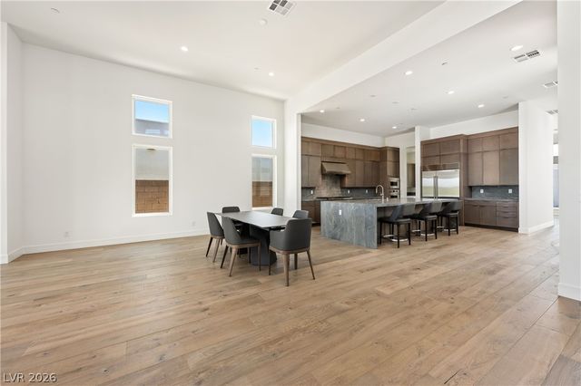 10950 Rossa Peak Avenue, Las Vegas, NV 89135