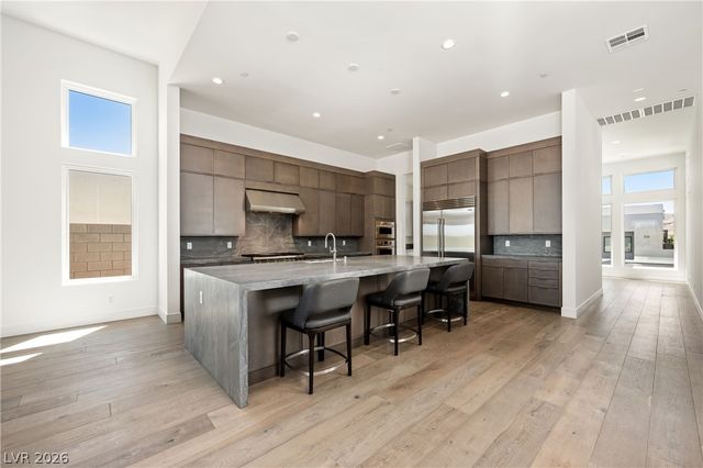 10950 Rossa Peak Avenue, Las Vegas, NV 89135