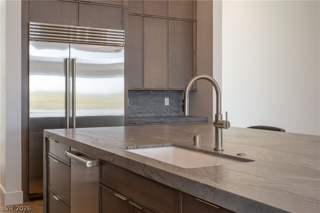 10950 Rossa Peak Avenue, Las Vegas, NV 89135