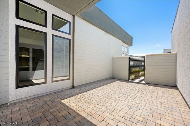 10950 Rossa Peak Avenue, Las Vegas, NV 89135