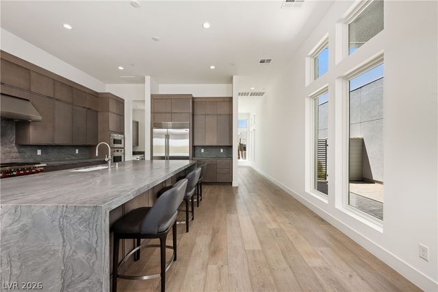 10950 Rossa Peak Avenue, Las Vegas, NV 89135