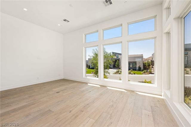 10950 Rossa Peak Avenue, Las Vegas, NV 89135