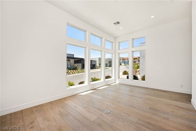 10950 Rossa Peak Avenue, Las Vegas, NV 89135