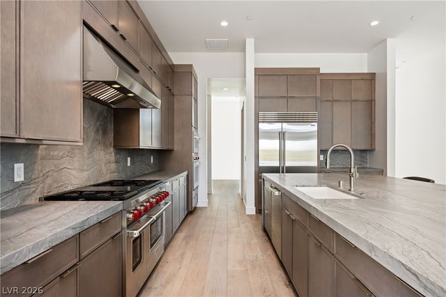 10950 Rossa Peak Avenue, Las Vegas, NV 89135