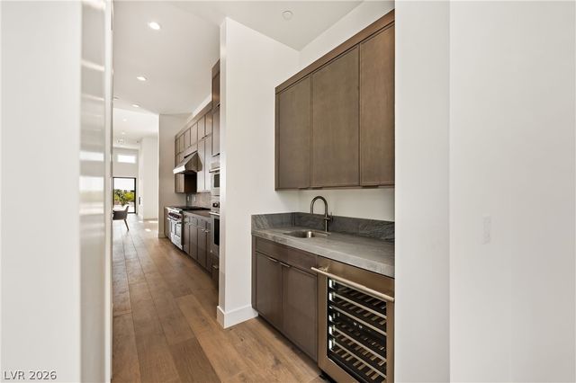 10950 Rossa Peak Avenue, Las Vegas, NV 89135