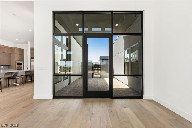 10950 Rossa Peak Avenue, Las Vegas, NV 89135