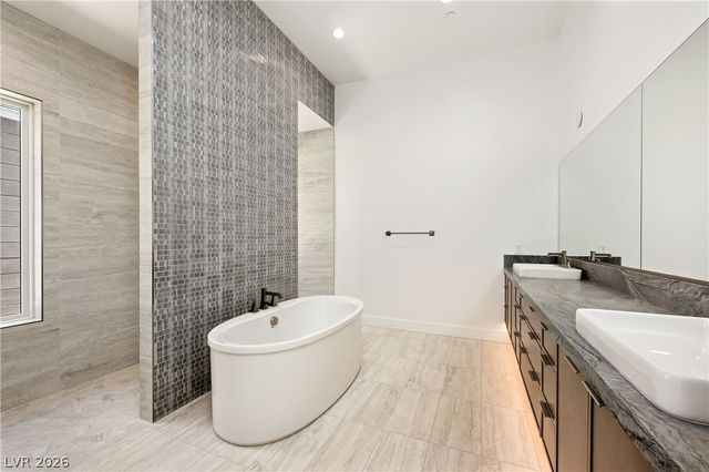 10950 Rossa Peak Avenue, Las Vegas, NV 89135