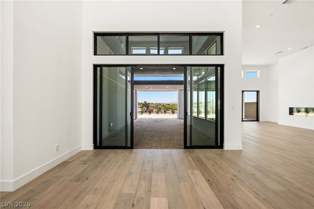 10950 Rossa Peak Avenue, Las Vegas, NV 89135