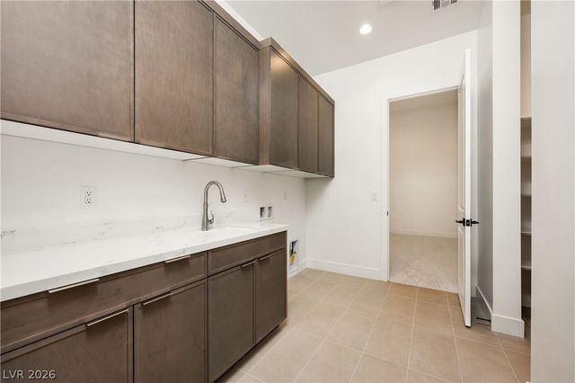 10950 Rossa Peak Avenue, Las Vegas, NV 89135