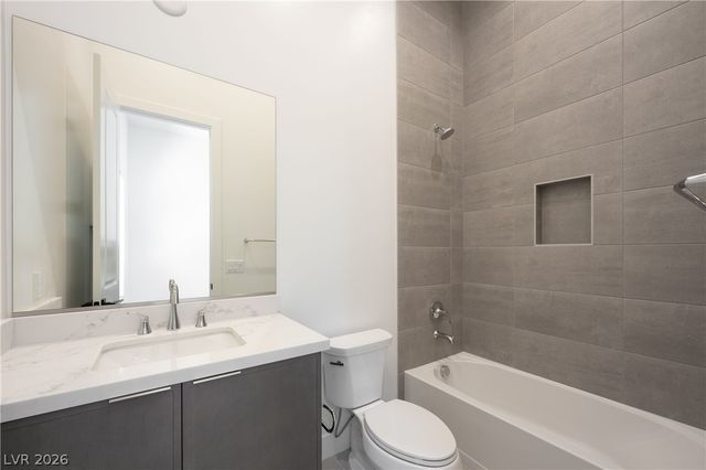 10950 Rossa Peak Avenue, Las Vegas, NV 89135