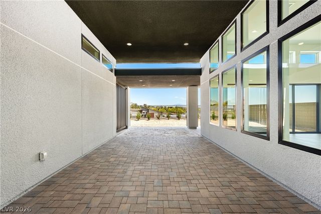 10950 Rossa Peak Avenue, Las Vegas, NV 89135