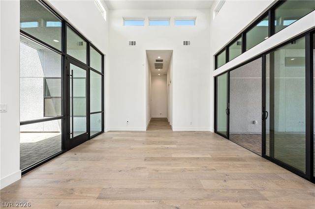 10950 Rossa Peak Avenue, Las Vegas, NV 89135