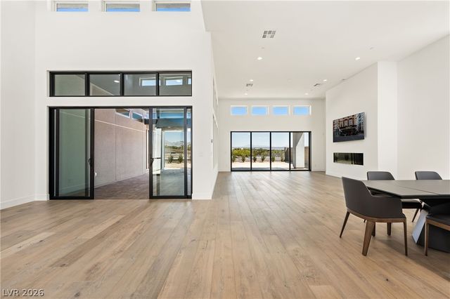 10950 Rossa Peak Avenue, Las Vegas, NV 89135