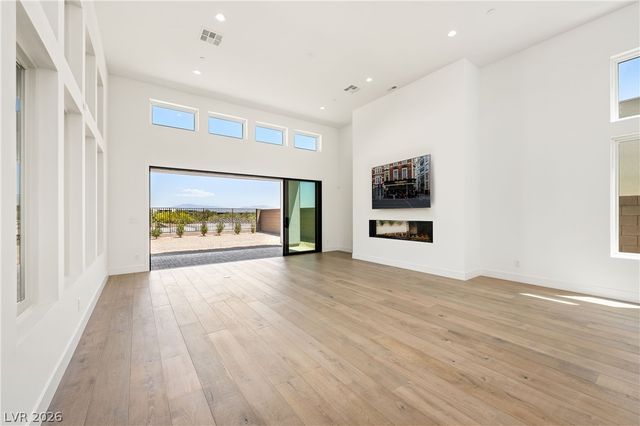 10950 Rossa Peak Avenue, Las Vegas, NV 89135