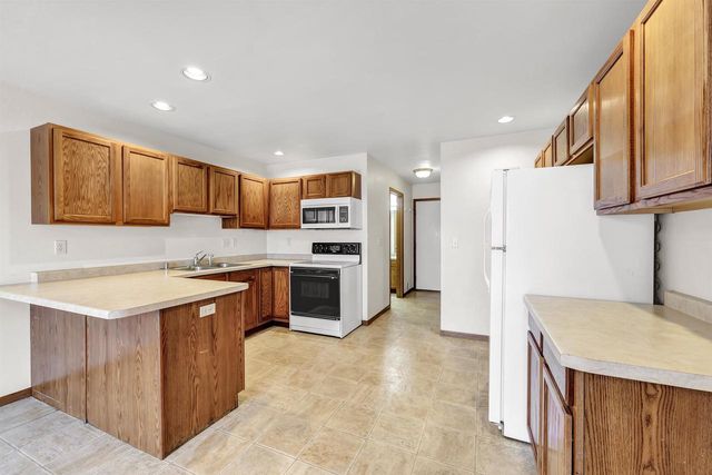 4642 RIDGE COURT, Manitowoc, WI 54220