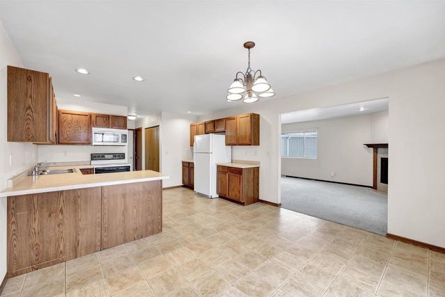 4642 RIDGE COURT, Manitowoc, WI 54220