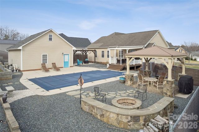 1911 Redwood Drive, Oakboro, NC 28129