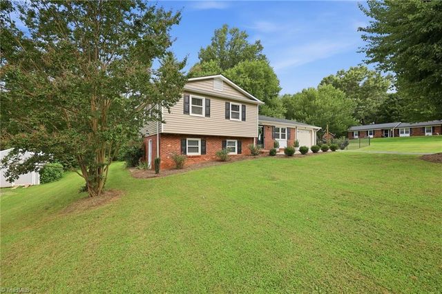 602 Merriweather Drive, King, NC 27021