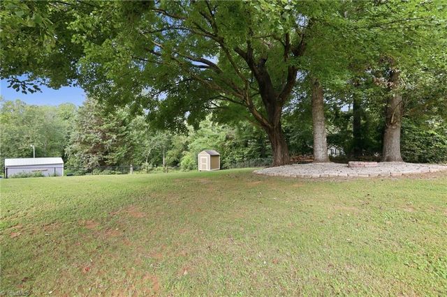 602 Merriweather Drive, King, NC 27021