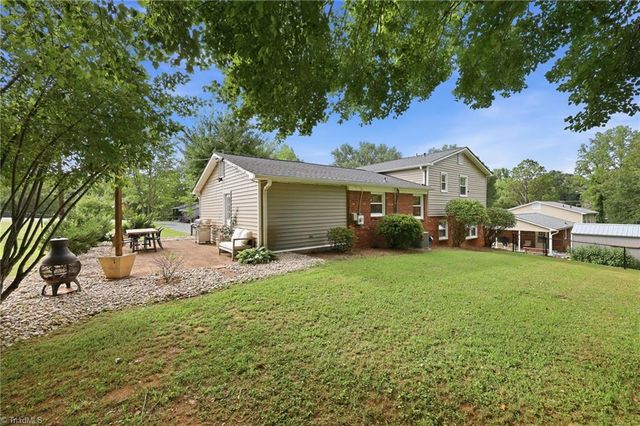 602 Merriweather Drive, King, NC 27021