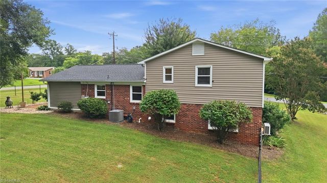 602 Merriweather Drive, King, NC 27021