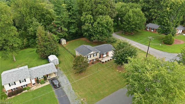 602 Merriweather Drive, King, NC 27021
