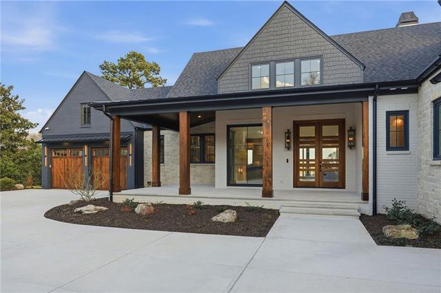 8510 Blue Heron Dr, Gainesville, GA 30506
