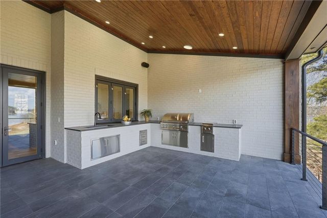 8510 Blue Heron Dr, Gainesville, GA 30506