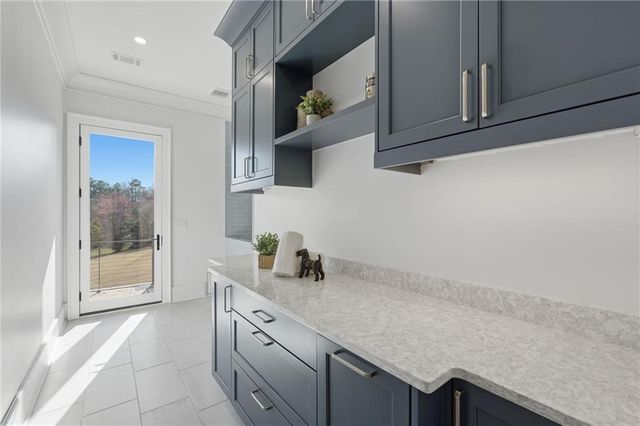 8510 Blue Heron Dr, Gainesville, GA 30506