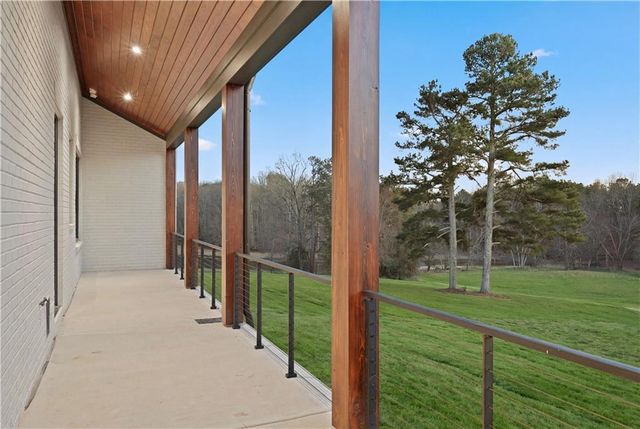 8510 Blue Heron Dr, Gainesville, GA 30506
