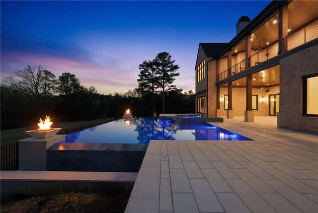8510 Blue Heron Dr, Gainesville, GA 30506