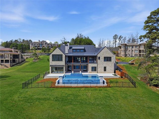 8510 Blue Heron Dr, Gainesville, GA 30506
